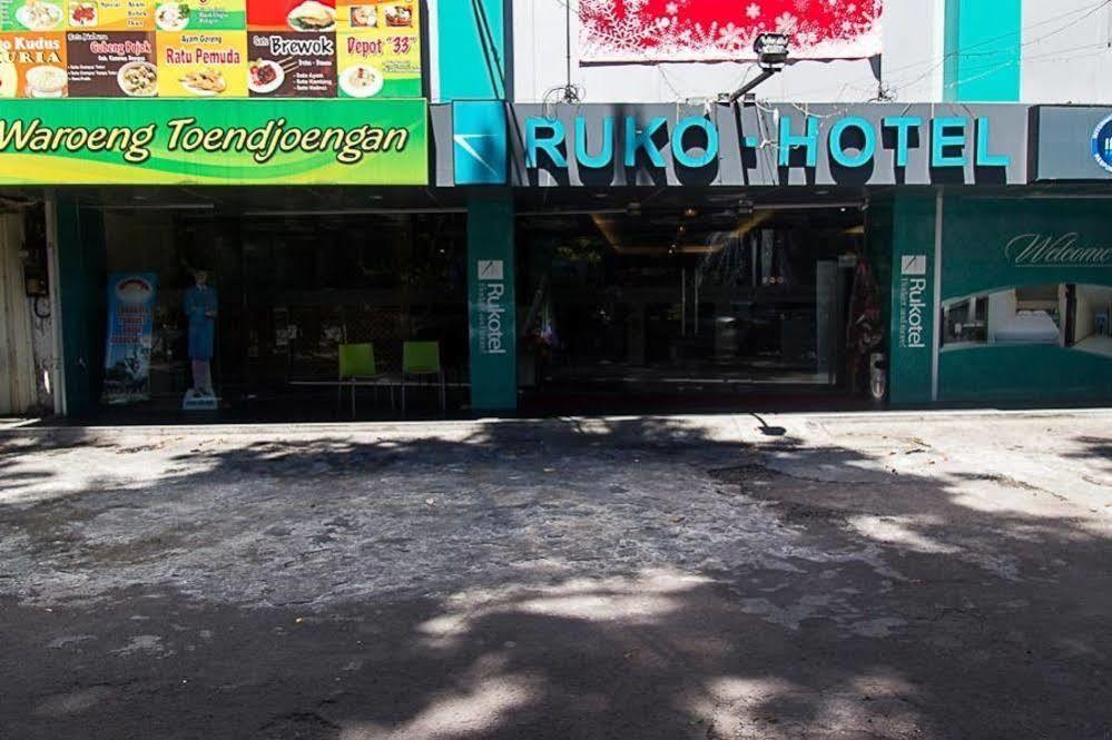 Oyo 277 Rukotel Near Rsu Adi Husada Undaan Kota Surabaja Zewnętrze zdjęcie