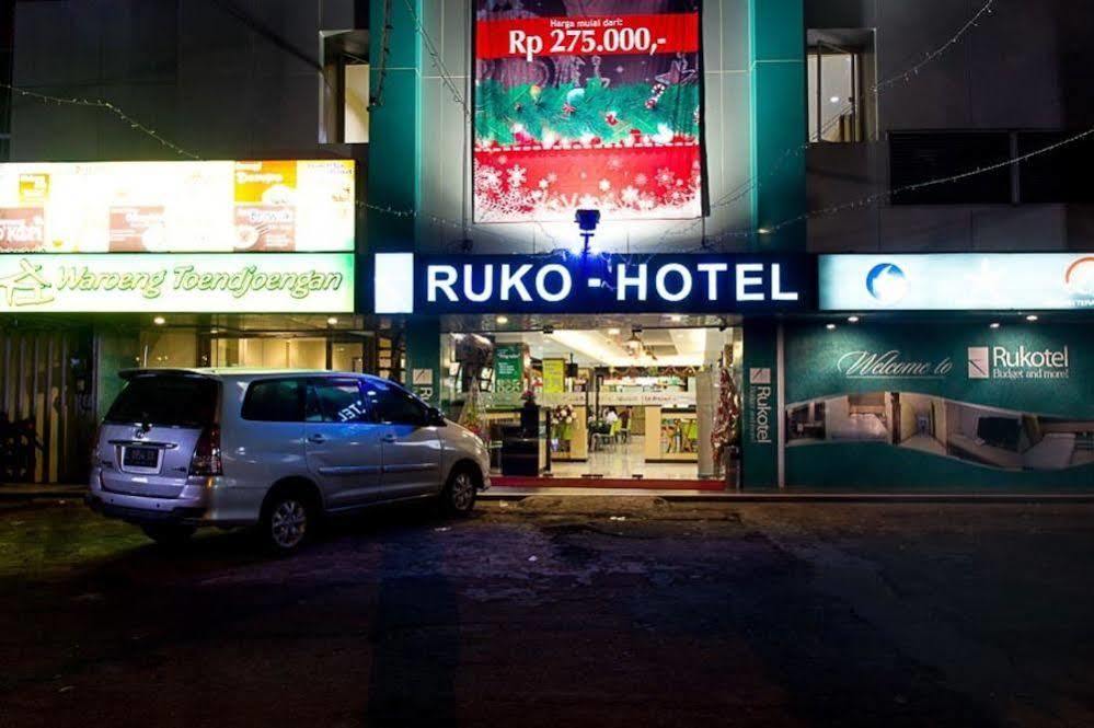 Oyo 277 Rukotel Near Rsu Adi Husada Undaan Kota Surabaja Zewnętrze zdjęcie
